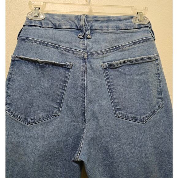 Good American 8/29 Raw Hems Classic Boot Cut jeans. Cotton Elastic blend.  Comfy - Picture 13 of 15